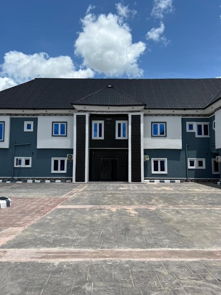 Professional Painting service by Derek Decor